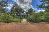 Nandina Cottage Hot-Tub Four Minutes to Marktplatz! - B&B Fredericksburg