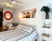 Oesta Palma's Guest House with BBQ & Beach Gear Near Downtown WBP - B&B