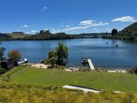 Lakefront Luxury - Lake Rotoiti Holiday Home - Ferienwohnung Rotorua