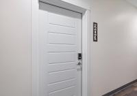 Fall at Golden Goose including King Bed, Parking, Security and Laundry - B&B Evansville