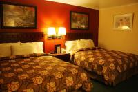 Deluxe Zimmer mit 2 Queensize-Betten und Whirlpool-Badewanne