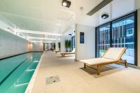 Designed Penthouse 2Bed & 2Bath with SkyTower View on Queen St - B&B