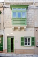 Townhouse with Jacuzzi & BBQ, Seaside, near Beach - Bed and Breakfast Sliema