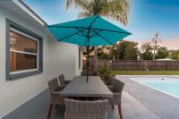 Tropical Retreat with Heated Pool & Firepit - Ferienwohnung Clearwater