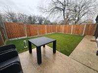 Private cinema studio guest house with garden - Ferienwohnung