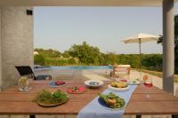 Villa Cala Sonriso for 8 people near Pula with heated pool & sea view - Chambres d'hôtes Krnica