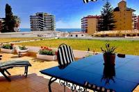 Sun-Drenched, Sea-View Apartment with Giant Patio! - B&B Fuengirola