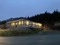 Bay Bulls Waterfront Steps Totrail & Boat Tours! - B&B Mobile
