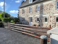 Maison charmante près de Chanteloup avec terrasse. - Ferienwohnung