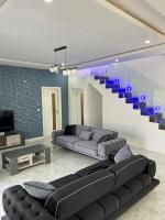 Contemporary villa with pool near lagoon - B&B