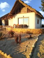 Charming House in Anakao with Garden and Terrace - Chambres d’hôtes Anakao