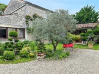 Maison de charme à Sigogne, proche de Cognac, barbecue inclus. - B&B