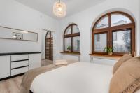 One-Bedroom Apartment with Balcony