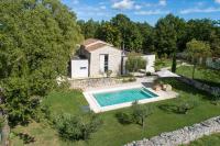 Beautiful restored farmhouse with private pool and gardens - B&B