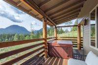 Ravenwood | Rainier View, Hot tub, Wifi - B&B Packwood