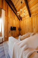Waterfall Basecamp Cabin Near Rock Island & Hiking Cabin 2 - Chambres d'hôtes Smithville
