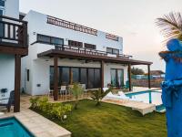 BungaLoose Casa Nazaré Oceanfront - B&B Sipacate