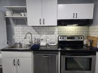 2 King Beds Near Airport - The Silver Hideaway - Chambres d’hôtes Forest Park