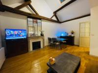 Magnifique & atypique appartement aux portes du château - Ferienwohnung