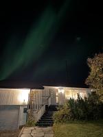 Northstay - Tromsø Urban Escape, Modern House with 3 bedrooms, Free Parking - Chambres d'hôtes Tromsø