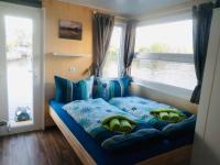 Abenteuer Flusslandschaft - Hausboot fest vertäut in Mecklenburg-Vorpommern - B&B Anklam