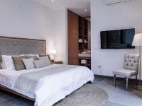 Queen Suite with Pool View