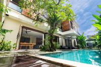 Villa Tepi Sungai a luxurious, under new management, 6 bedroom 620 sqm retreat featuring a stunning 15 meter pool and dedicated childrens room with 4 bunk beds newly renovated in Seminyak - B&B