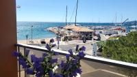 LE CAPITOLE Vue mer Studio cabine 27m2 les pieds dans leau 2 adultes 2 enfants clim et garage - Chambres d'hôtes Fréjus