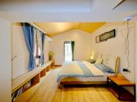 Kamer met Queensize Bed en Balkon