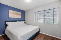 Modern 1B1B Hideaway in Old Town - B&B