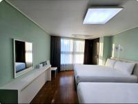 One-Bedroom Apartment with Ocean View