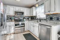 Patio, Yard and Lake Views Home in Myrtle Beach! - Chambres d’hôtes Myrtle Beach