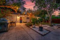 Banana Bungalow at Oeste Palma with BBQ, Bikes, Beach - Ferienwohnung West Palm Beach