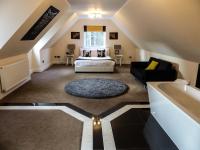 Life's Pleasures Mini Manor