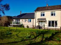 Lovely Riverside Holiday Home - Ferienwohnung