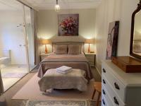 Zimmer mit Kingsize-Bett