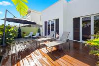 The Vibe Beach House - direct beach access, spa - B&B