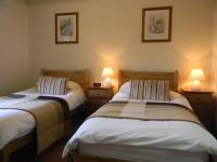 Tweepersoonskamer met 2 Aparte Bedden en Eigen Douche
