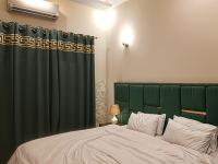 Royal Villa's DHA - Bed and Breakfast