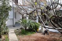 Cozy Apartment Iva with Private Garden - B&B Krk