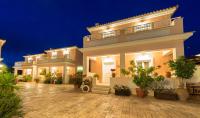Lorenzo Villas with Private Pool, 200m from the beach, by ZanteWize - Chambres d’hôtes Lithakiá