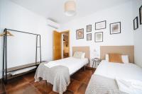 HomeySeville-Lovely Duplex at Santa Cruz 10 pax, Parking Optional - Chambres d'hôtes Séville
