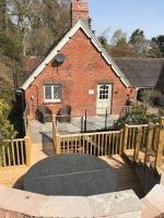 The Coach House Apartment at Cefn Tilla Court, Usk - Chambres d'hôtes Usk