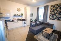 Ideal for groups - Modern 2 Bedroom Apartment - Free Parking, Transit links, Close to Stadiums - B&B