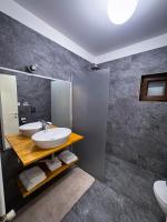 Standard King Room Semi-basement