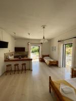 Apartamento de 1 dormitorio con balcón y vistas a la montaña