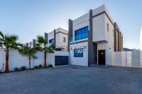 Special Rate with Temp Controlled Pool, BBQ & Maid's by Deluxe Holiday Homes - B&B