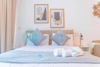 Bloomfields Stylish Stu In Thalassa Beach Front - Bed and Breakfast