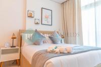 Bloomfields Spacious Stu In Thalassa Beach Front - B&B