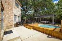 Stone oak retreat Hot Tub & Plunge Pool - B&B San Antonio